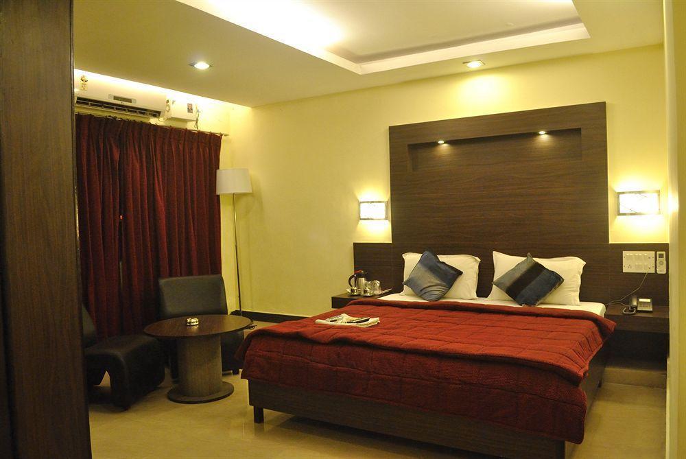 Hotel Mars Classic Chennai Exteriör bild