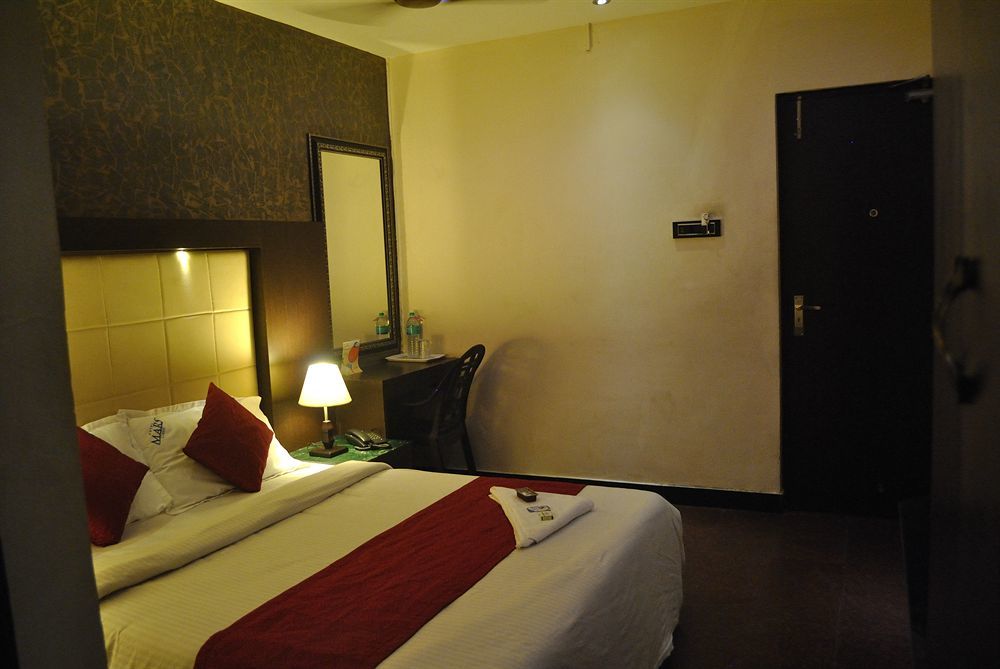 Hotel Mars Classic Chennai Exteriör bild