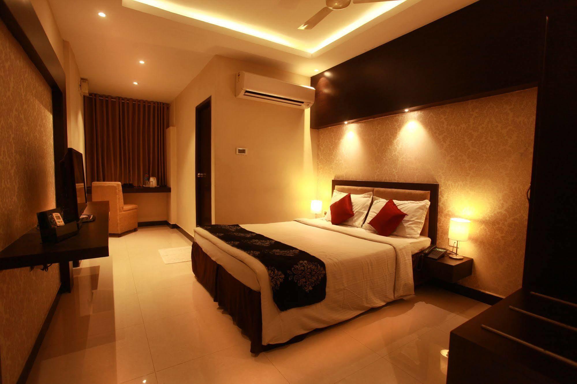 Hotel Mars Classic Chennai Exteriör bild