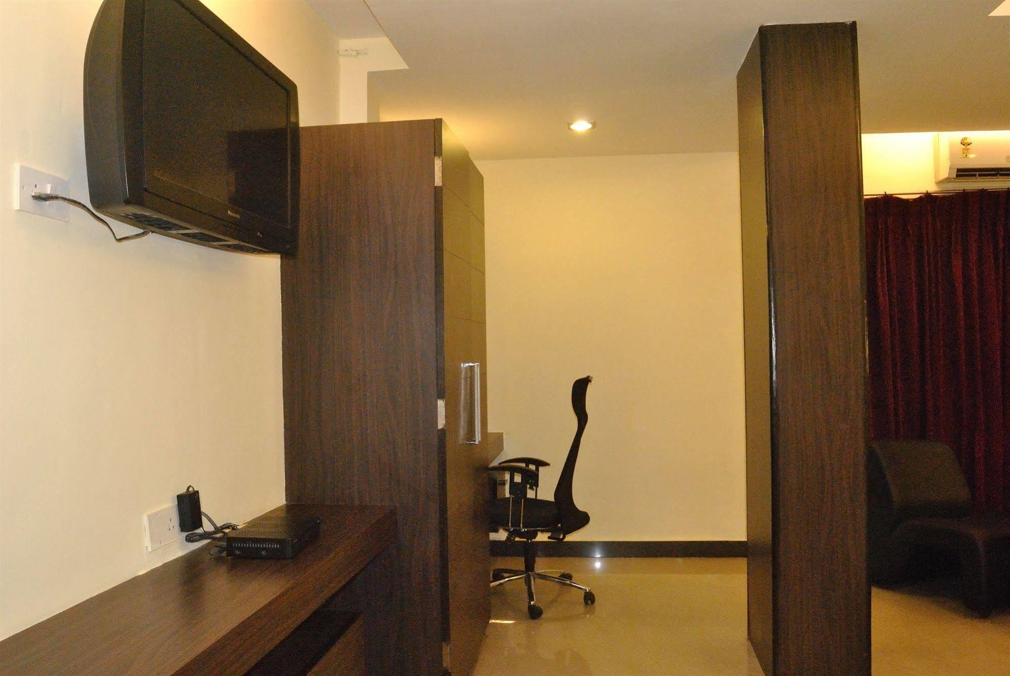 Hotel Mars Classic Chennai Exteriör bild