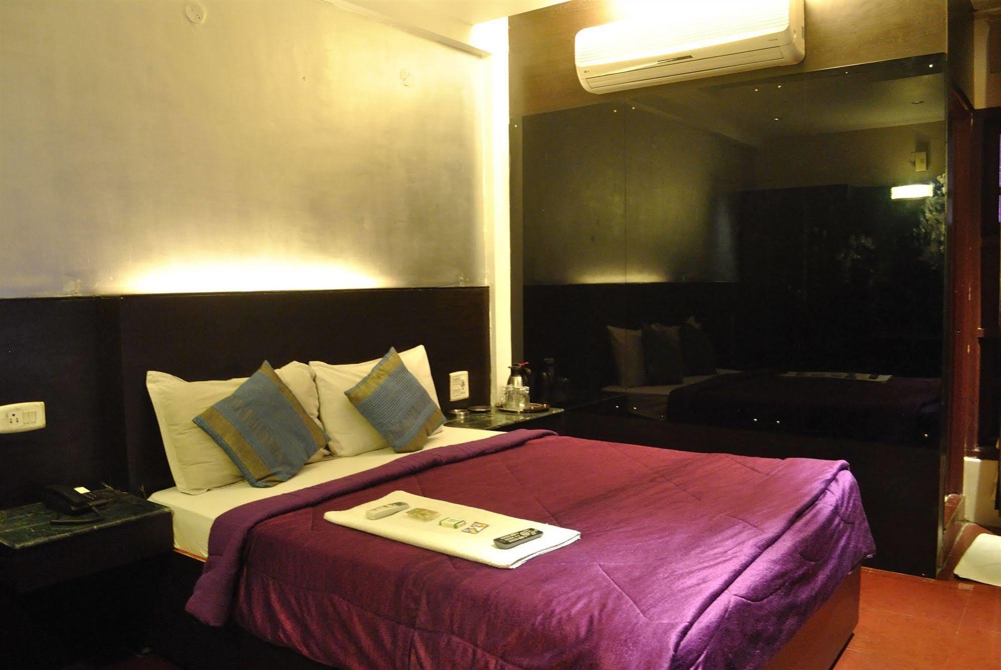 Hotel Mars Classic Chennai Exteriör bild