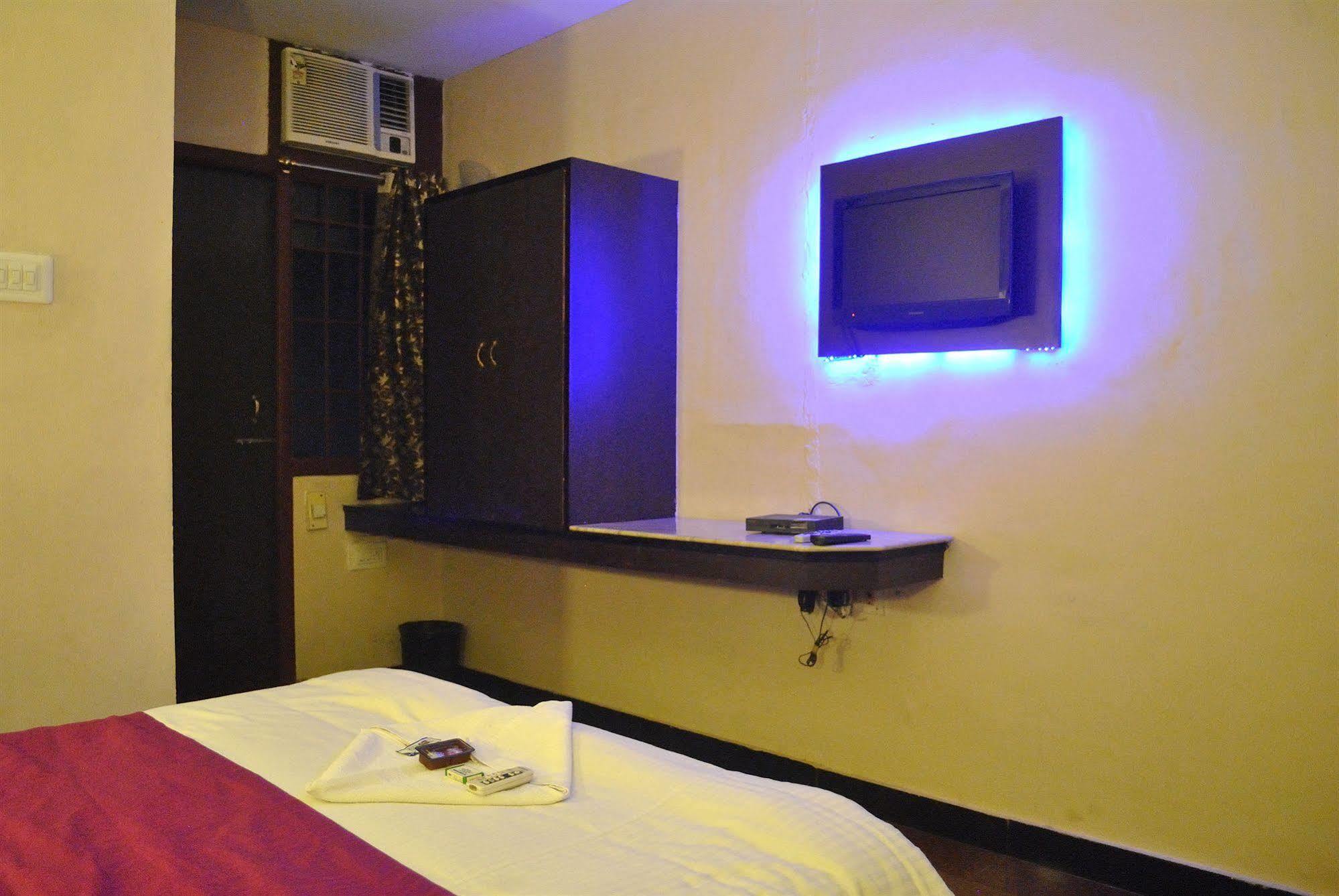 Hotel Mars Classic Chennai Exteriör bild