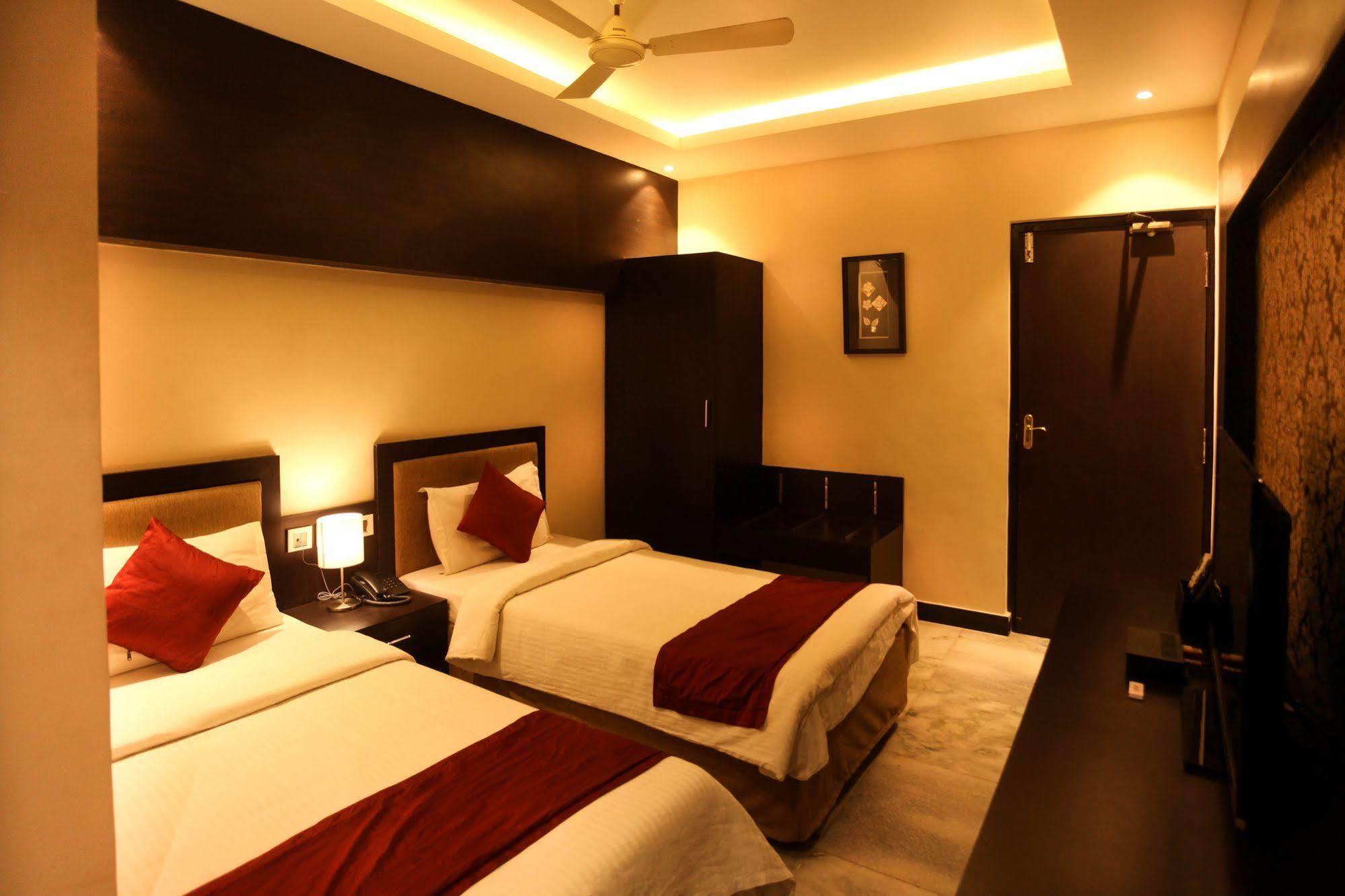 Hotel Mars Classic Chennai Exteriör bild