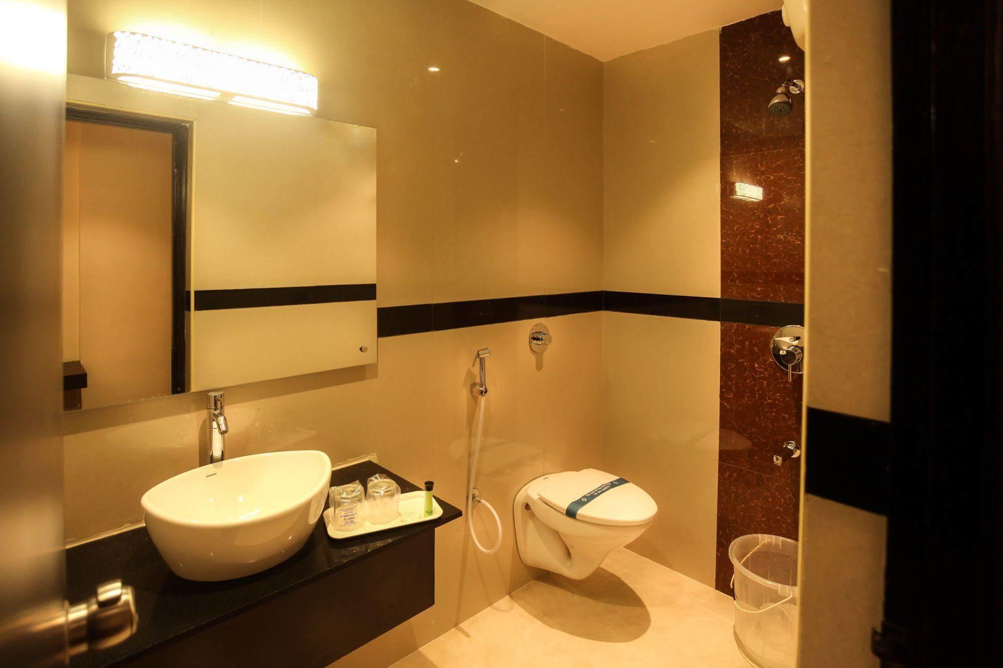 Hotel Mars Classic Chennai Exteriör bild