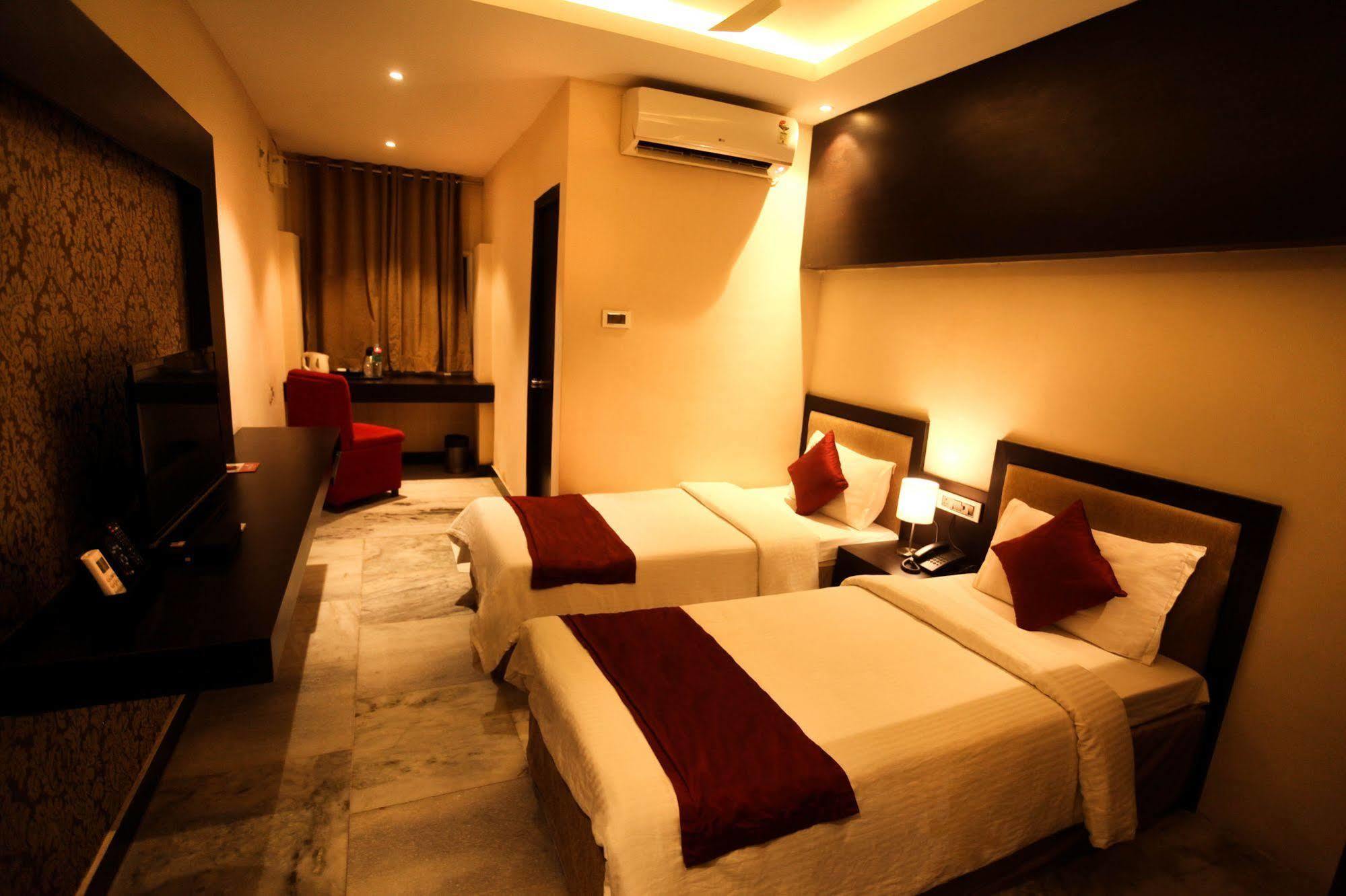 Hotel Mars Classic Chennai Exteriör bild