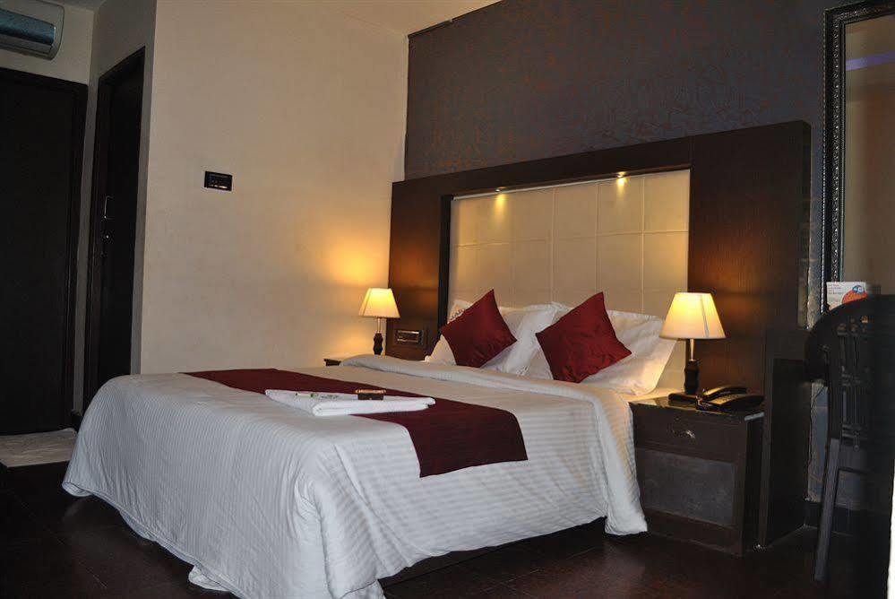 Hotel Mars Classic Chennai Exteriör bild