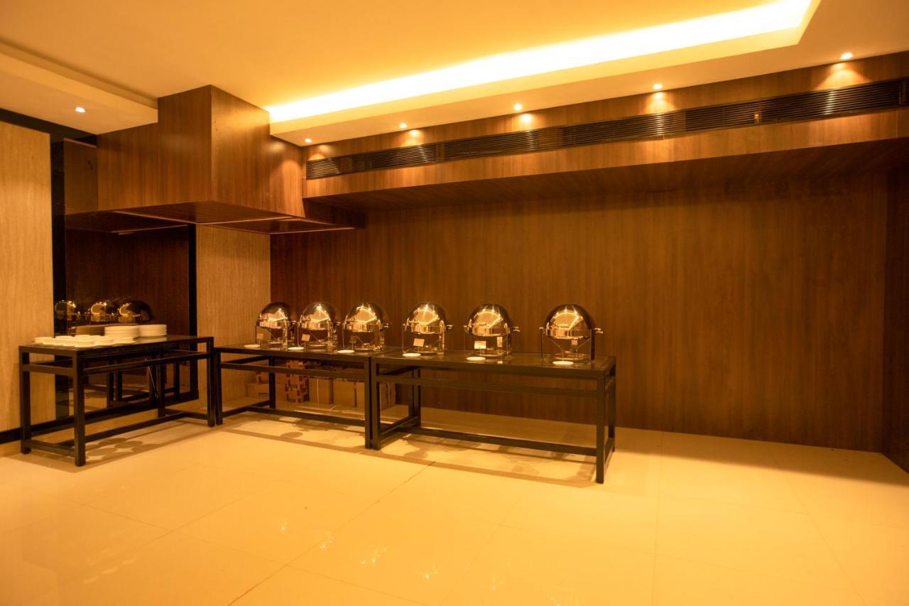 Hotel Mars Classic Chennai Exteriör bild
